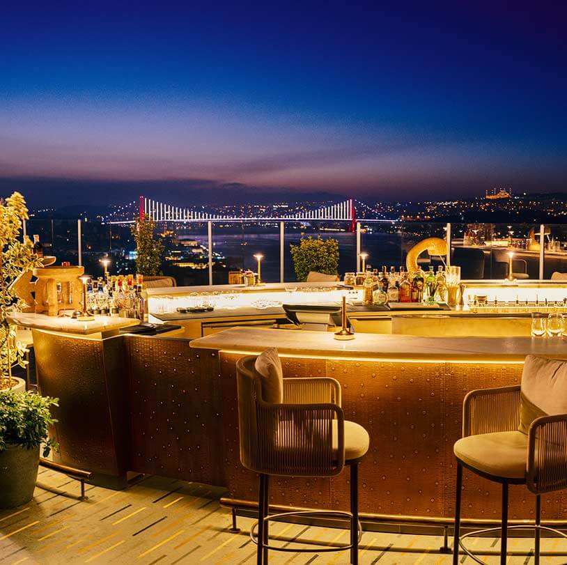 Plongez dans la vie nocturne de la ville